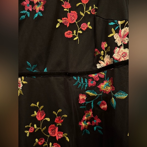 Kiyonna, Plus Size Wildflower Embroidered Floral Mesh Dress, 2X - Picture 5 of 7